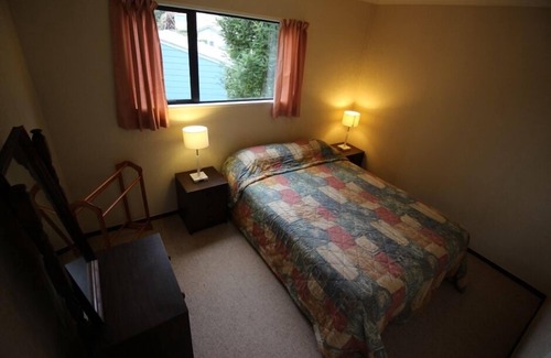 Waihau Bay House | Treehouse - Whanarua Bay Cottages