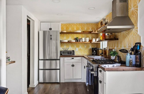 Big Bear Lake Cabin | TreeLicious | Jacuzzi, Cozy Chalet close to Slopes