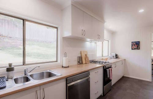 Lenah Valley House | Treelined retreat Lenah Valley
