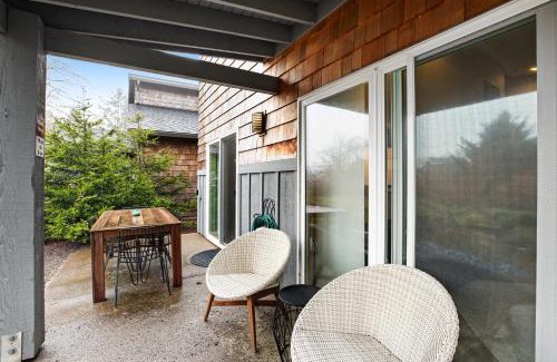 Rockaway Beach House | Trees to Sea House