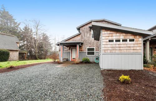 Rockaway Beach House | Trees to Sea House