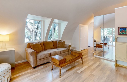 Petaluma House | Treescape | Unique house in Petaluma with a large deck & open-concept layout