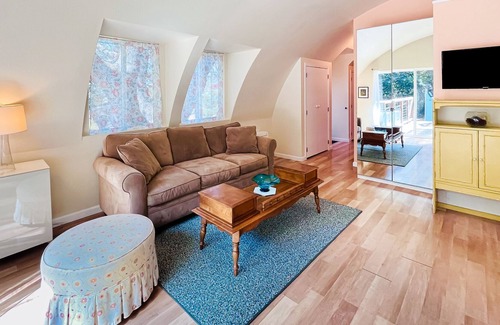 Petaluma House | Treescape | Unique house in Petaluma with a large deck & open-concept layout
