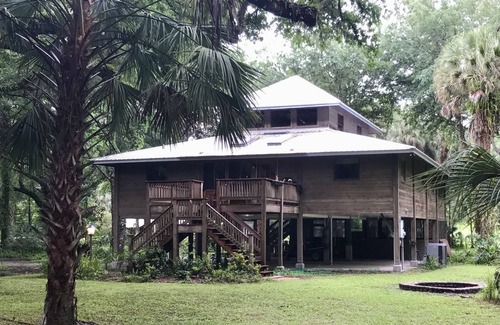 Micanopy House | Treetop artist retreat