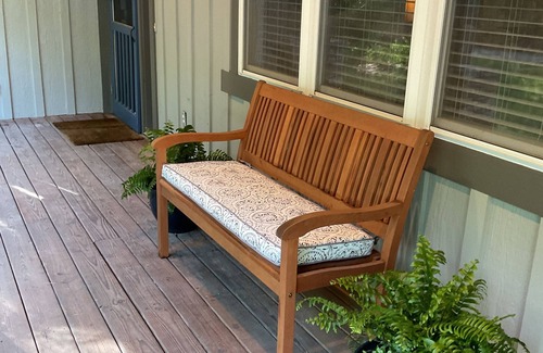 Highlands Cottage | Treetop Cottage-3 bed, 2 bath newly updated !