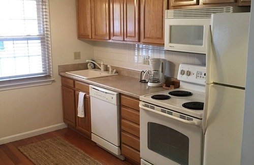Westborough Condo | Treetop Downtown Westboro 1/1 Condo Nest