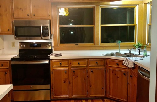 Blowing Rock House | Treetop Escape Prime Location & Privacy in One