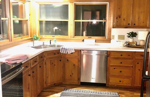 Blowing Rock House | Treetop Escape Prime Location & Privacy in One