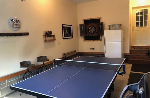 Blowing Rock House | Treetop Escape Prime Location & Privacy in One