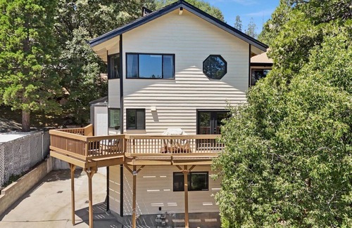 Crestline House | Treetop Haven - Indoor Jacuzzi & Hockey Table - Pet-friendly