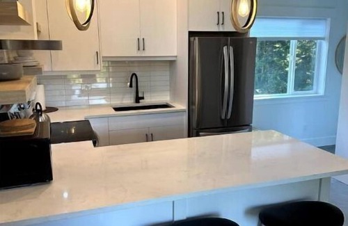 Port Renfrew House | Treetop Hideaway - Ocean view