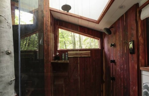 Flintstone Cabin | Treetop Hideaways: The Elements Treehouse