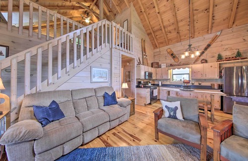 Hidden Lake Cabin | Treetop Hideout w/Long-Range Mountain Views!