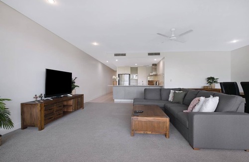 Red Hill Apartment | Treetop Horizons Experience Red Hills Local Vibe