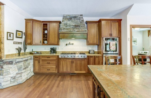 Eagles View House | Treetop Lodge family & pet friendly