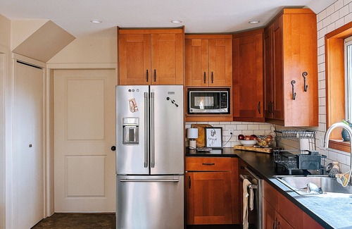 Vesuvius House | Treetop Oasis, 2 Bedrm Paradise on Salt Spring Island