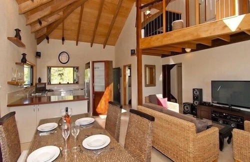 Tairua Cottage | Treetop Oasis - Tairua Executive Holiday Home