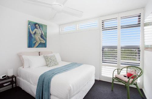 Bronte Apartment | Treetop Retreat Five Minute Stroll To The Beach