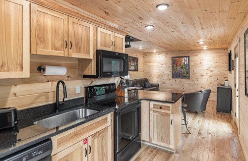 Pigeon Forge Cabin | Treetop Village 8 2br/2ba True Sleep 6 Hot Tub, Gas Grill and Bonus Two Decks