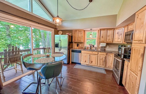 Moneta Cabin | Treetop & Waterfront! Quiet Cove, Hot Tub, Kayaks, Game Room and more