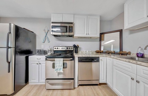 Moneta Cabin | Treetop & Waterfront! Quiet Cove, Hot Tub, Kayaks, Game Room and more