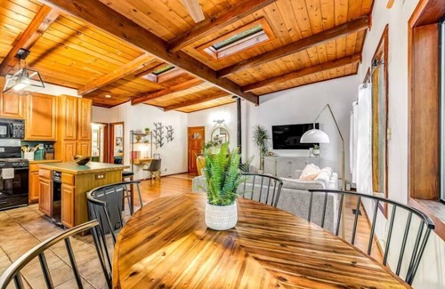 Cazadero Cabin | TreeTops Bungalow ~ Spacious and Spacious 2 Bedroom, Hot Tub, Woof!