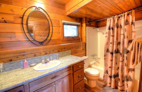 Yosemite West House | Treetops Cabin