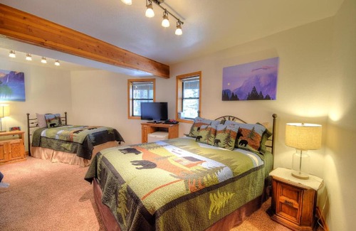 Yosemite West House | Treetops Cabin