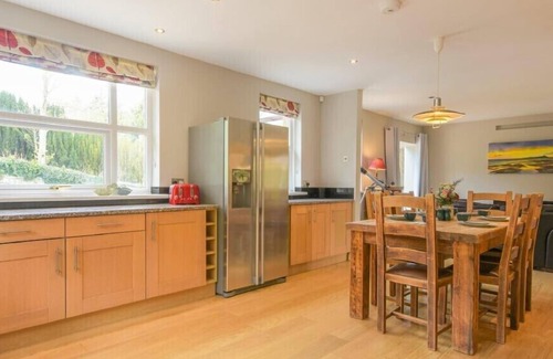 Felton Cottage | TREETOPS, pet friendly, with hot tub in West Thirston/Felton