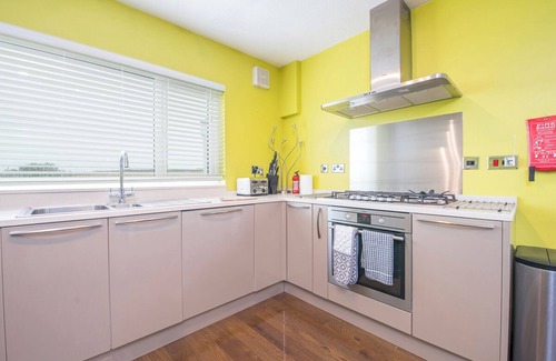 Lydstep Cottage | Treetops, Holiday Cottage Lydstep, Sleeps 8, 4 bedrooms, bathrooms