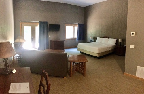 Gaylord Hotel | Treetops Resort