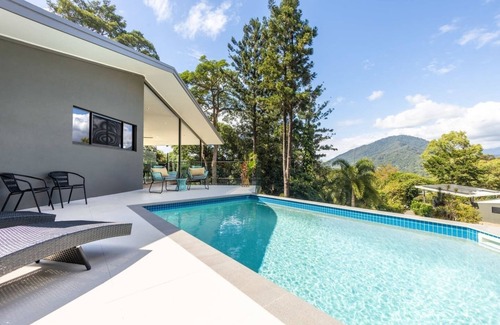 Brinsmead House | Treetops Retreat: A Serene Rainforest Escape with Mountain Views