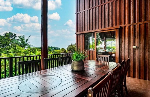 Jaggan House | Treetops Sanctuary - Luxury Treehouse pole home