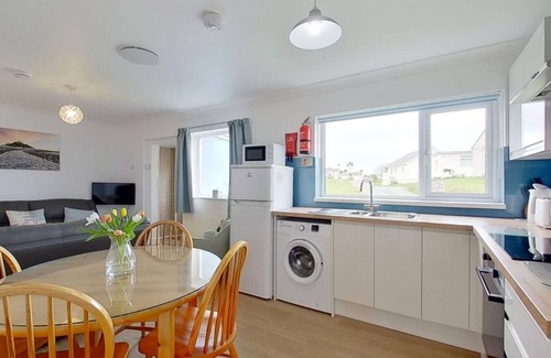 Hayle Cottage | Trefusis offers a comfortable, modern, well equipped and broadband connected beachside escape