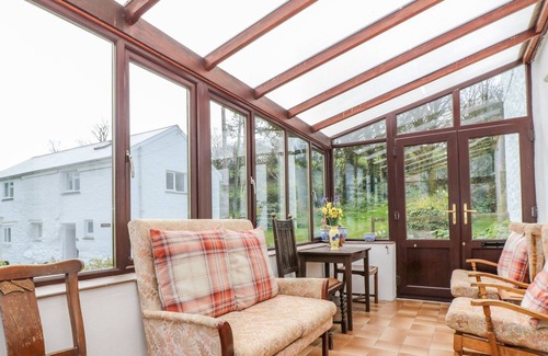 Helford Passage Cottage | TREGITHEY FARMHOUSE, family friendly, with open fire in Manaccan