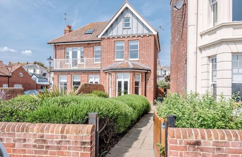 Aldeburgh House | Trehafod, Aldeburgh