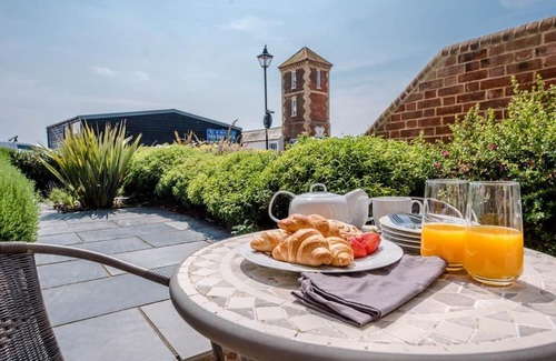 Aldeburgh House | Trehafod, Aldeburgh