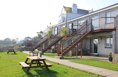 Portmellon Apartment | Treloen Apartment 3 - Clifftop Apartments in Mevagissey with 'Wow' seaviews