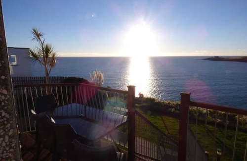 Portmellon Apartment | Treloen Apartment 6 - Clifftop Apartment in Mevagissey with 'Wow' seaviews