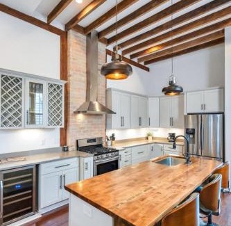 Esplanade Ridge House | Treme Getaway Games & Poolside Fun