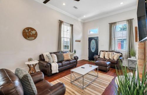 Esplanade Ridge House | Treme Getaway Games & Poolside Fun