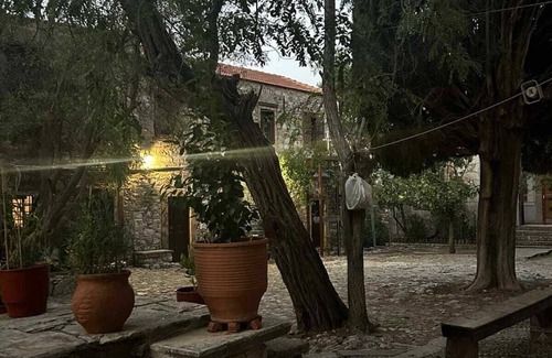 Chios Apartment | Tremendous 3-bedroom apartment next to the harbor in charming Chios