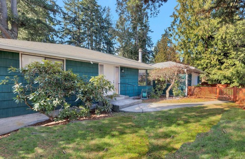 Meridian Park House | Tremendous 4-bedroom Forest Retreat with Firepit, BBQ
