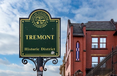Tremont Apartment | Tremont - 2BR apt - Pet Friendly, Convenient to Stadiums, Clinic, Museums & more