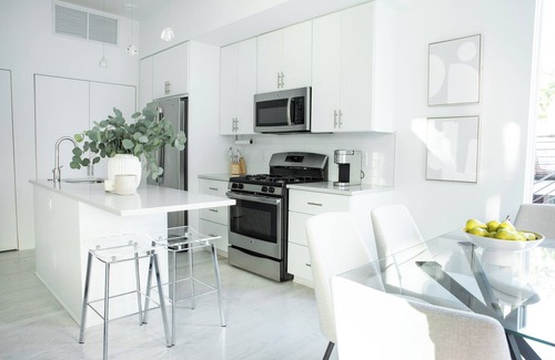 Tremont House | Tremont Black : Rooftop Patio : Location!