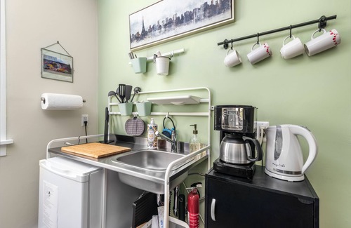 Tremont Apartment | Tremont - Bright 2BR apt-Pet Friendly, Conv. to Stadiums, Clinic, Museums & More