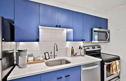 Englewood Apartment | Trendy 1/1 Wlkble &Purple Mttrss