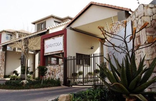 Lone Hill Apartment | Trendy 1 Bed Apartment - Secure and Private