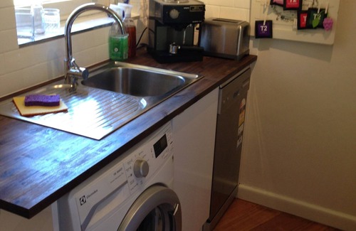Toorak Apartment | Trendy 1 bedroom apartment within walking distance of Melb's best attractions.