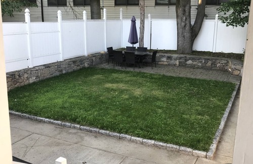 Stamford Cottage | Trendy 1 bedroom +loft apartment w/parking